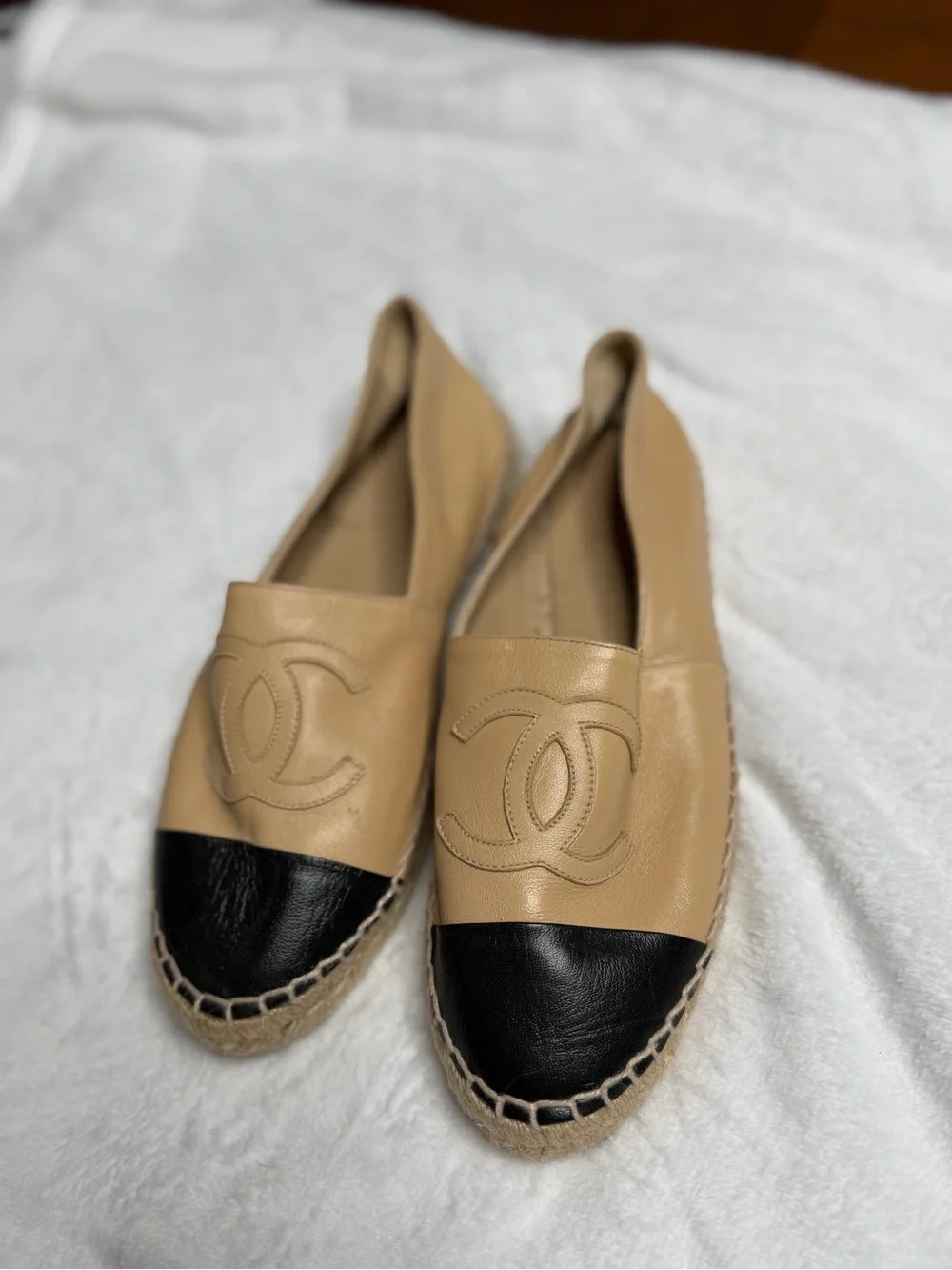 CHANEL Beige/Black Lambskin CC logo Espadrilles Flats | size 37